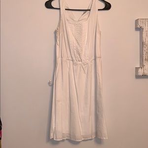 white, old navy dress with lace details. size xs
